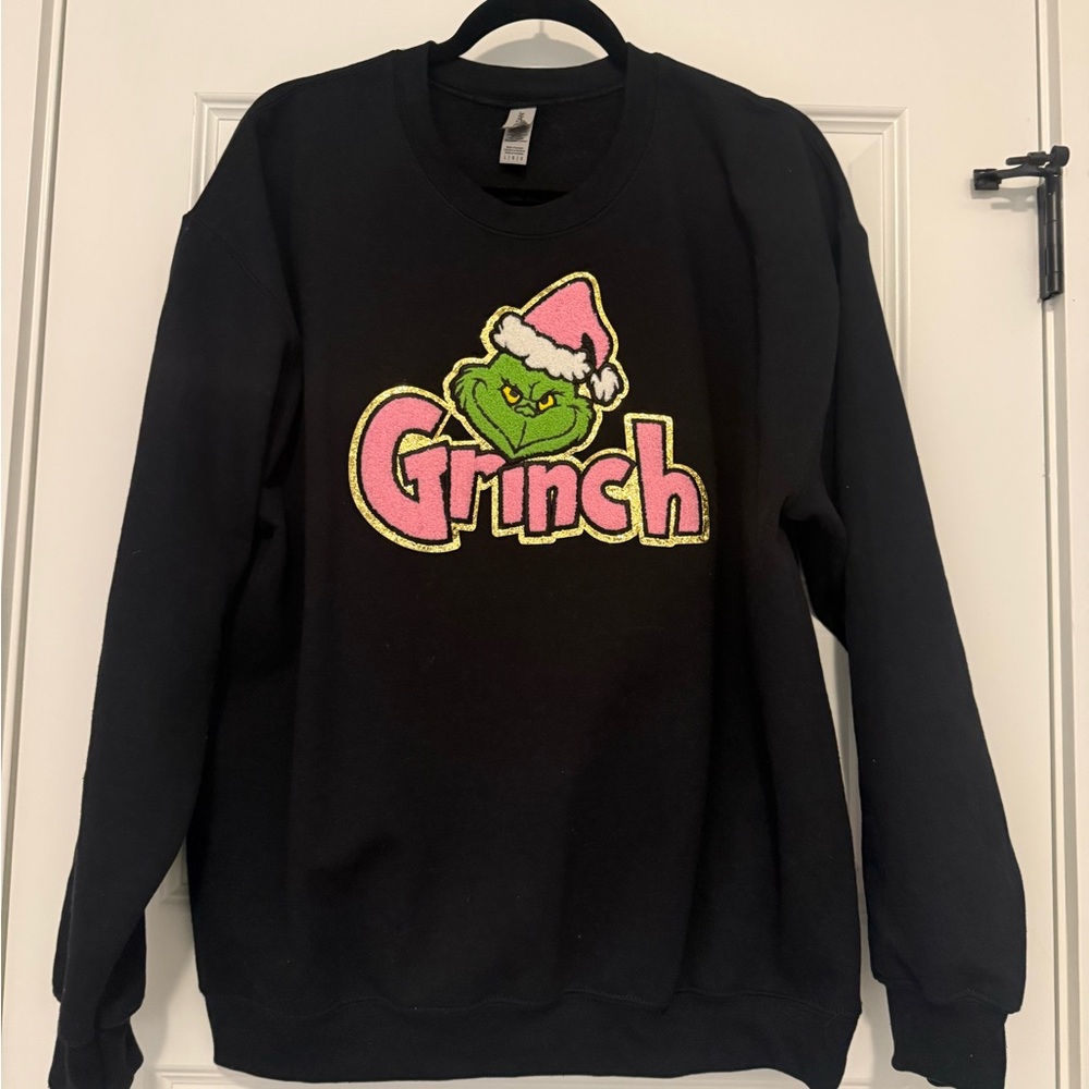 NWT COZY CUSTOM GRINCH HOLIDAY SWEATSHIRT IN PINK & GREEN ON BLACK